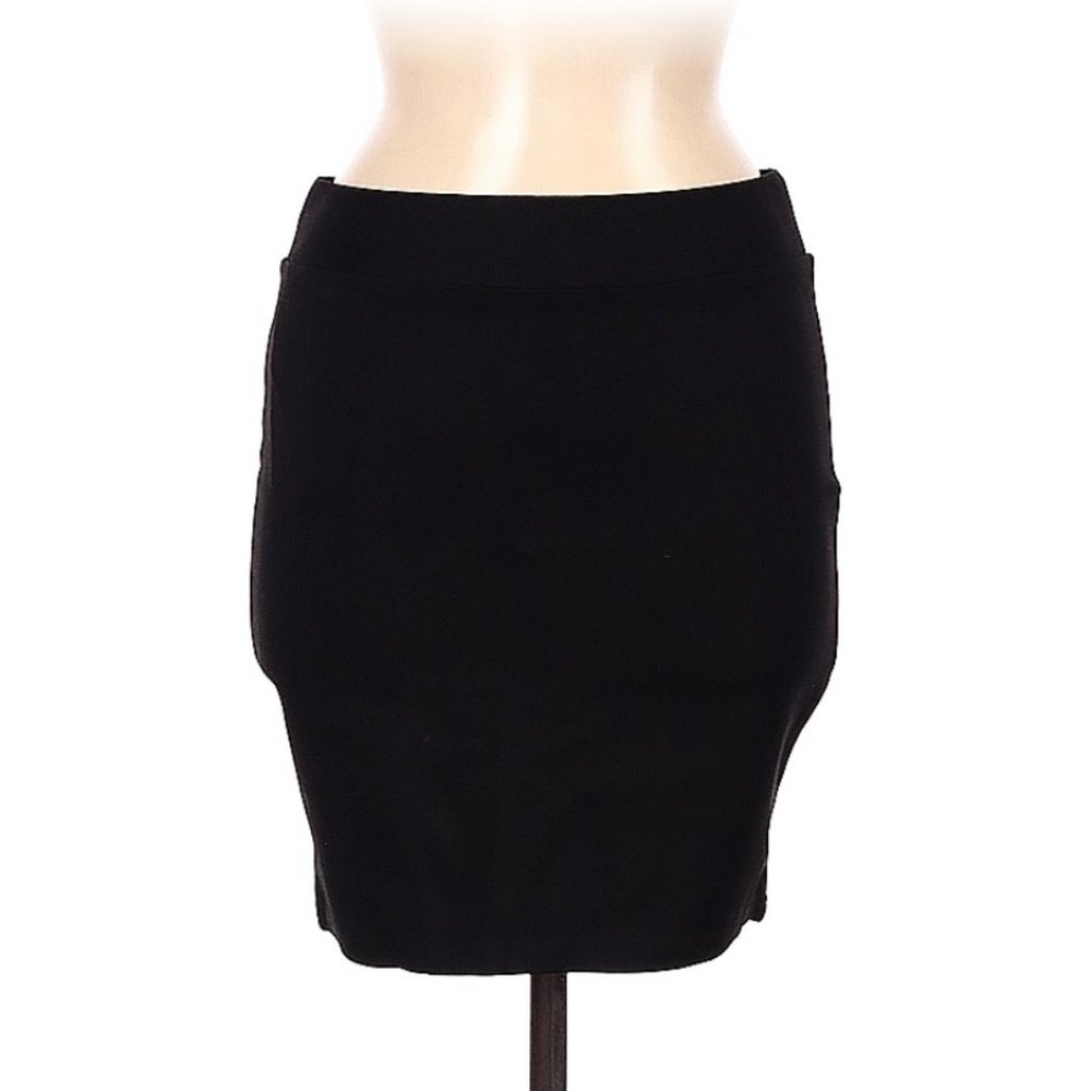 NWT CLJJ7 Size Small Black Mini Skirt